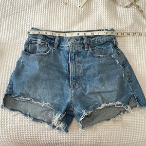 Abercrombie curve love mom short